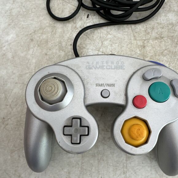 Nintendo GameCube Controller - Silver - Picture 3 of 6